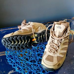 BRAND NEW Mens Size 10 - North Face Hiking Shoe